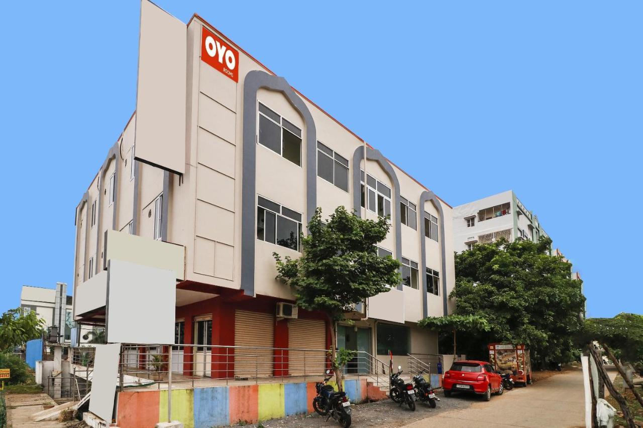 Oyo Dharani Grand Hotel Khammam Екстериор снимка